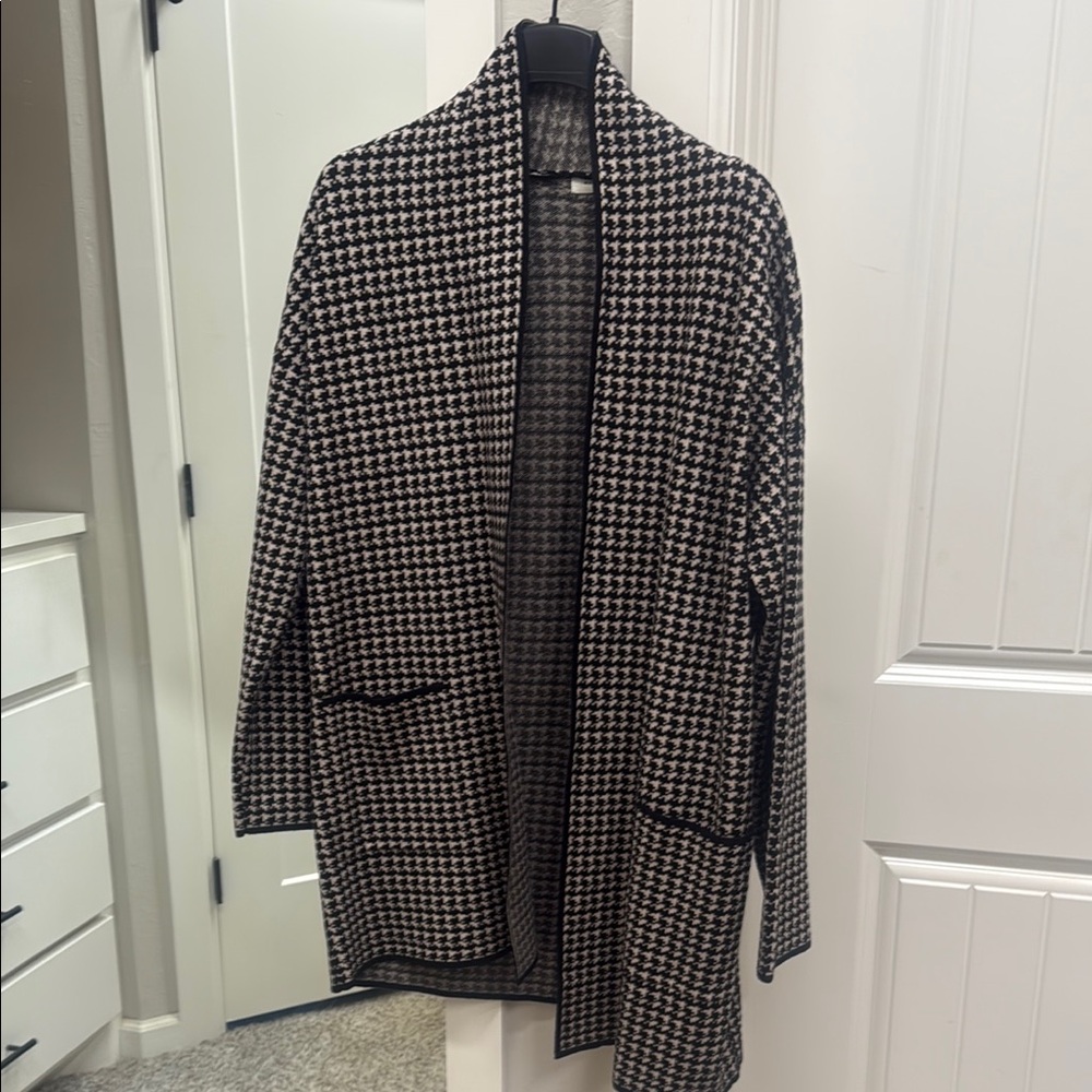 Black and Beige Houndstooth Cardigan